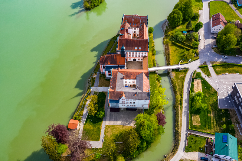 Schloss Neuhaus am Inn